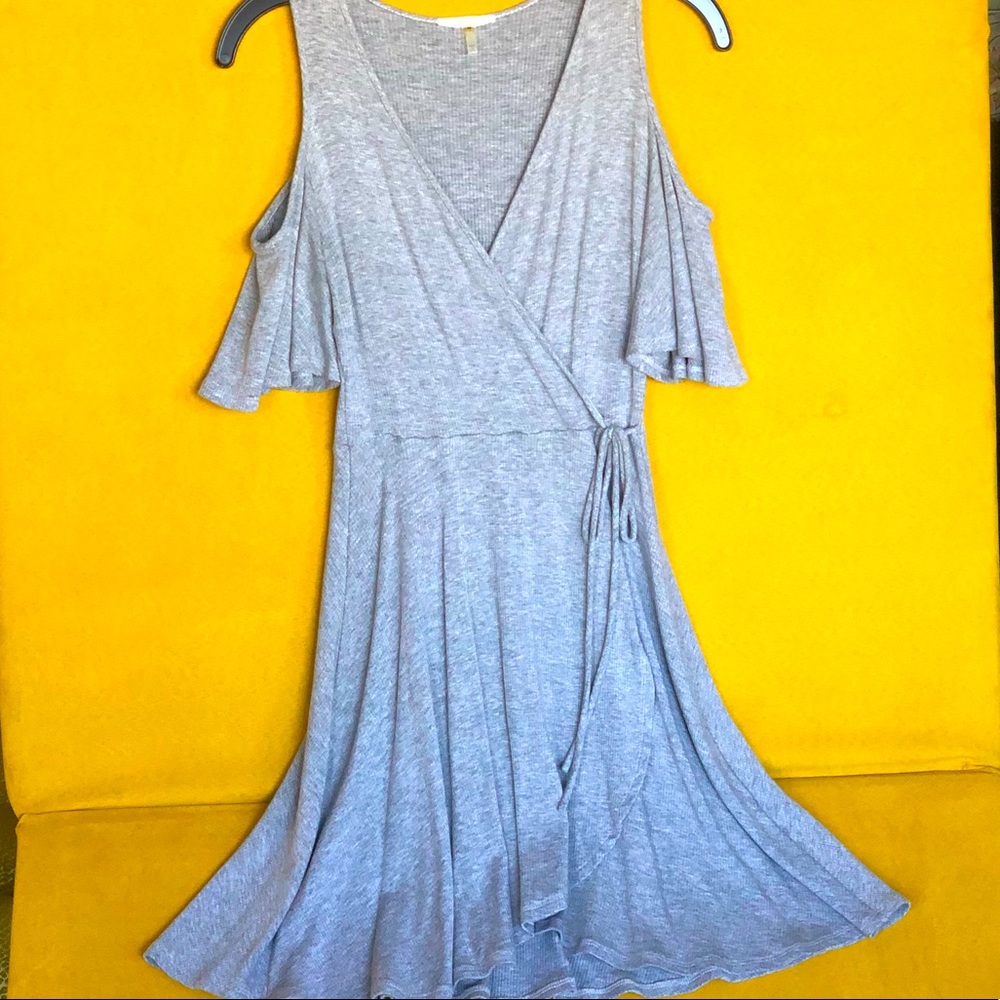Soprano Cold Shoulder Wrap Dress in Grey, Size Medium